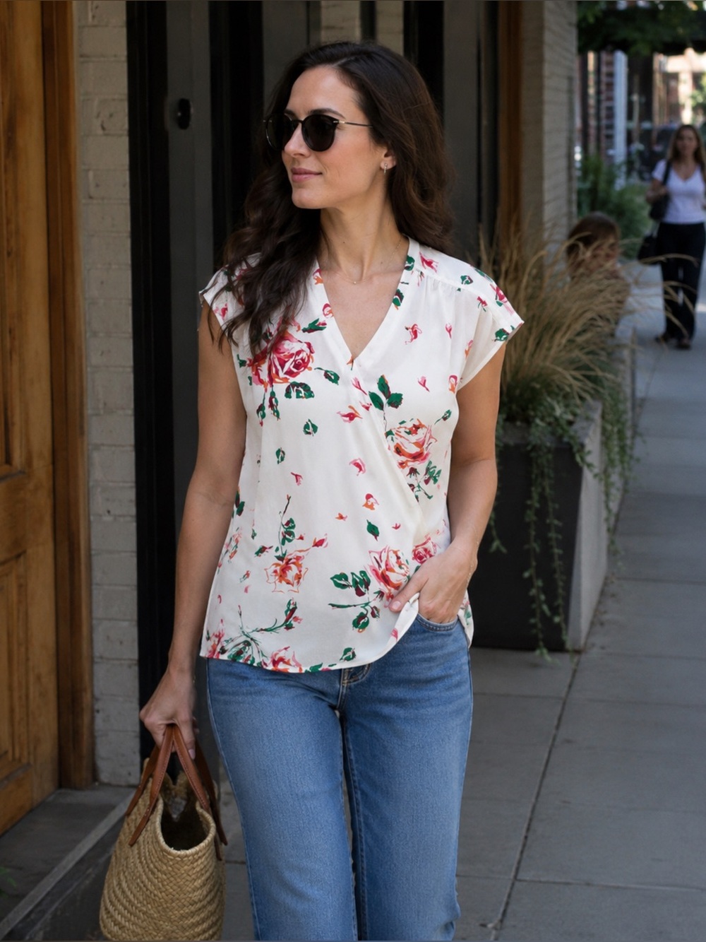 Gorgeous RUC Joie silk White Floral Surplice Cap-Sleeve Blouse
